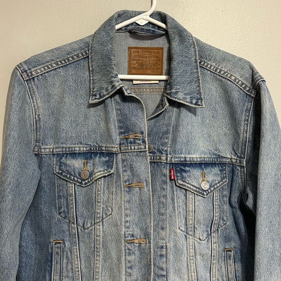 Levi’s Light Wash Denim Jean Jacket Size Medium - Picture 4 of 5